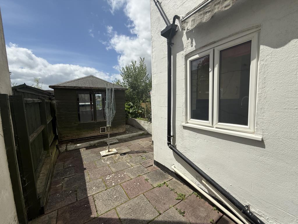 Lot: 154 - END-TERRACE PROPERTY FOR UPDATING - View of summer house